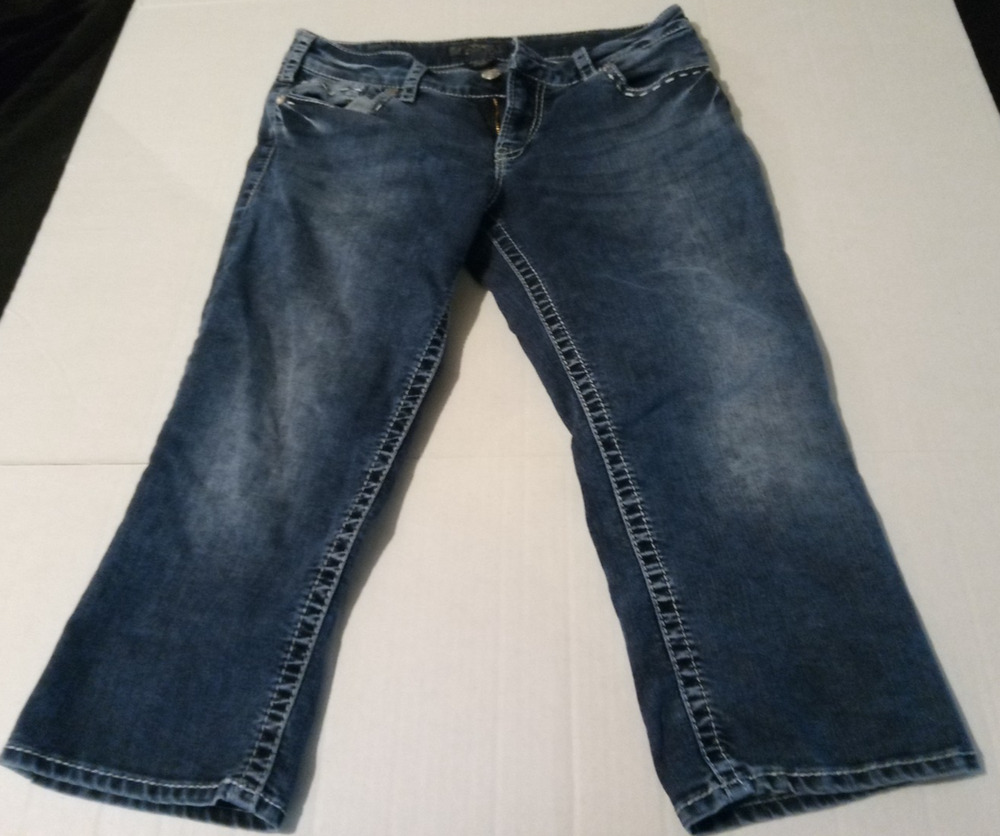 Silver Jeans Size W34 Suki Flap Capri Blue Jeans